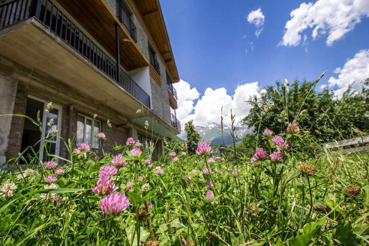 Mestia Hotel Amirani Exterior photo
